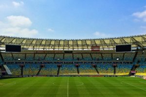 Campo de fútbol vacío, campo de fútbol sin gente, campo de fútbol sin personas, campo de fútbol sin espectadores,